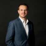 willer-d-headshot08-clr-HR-5x7 (1)